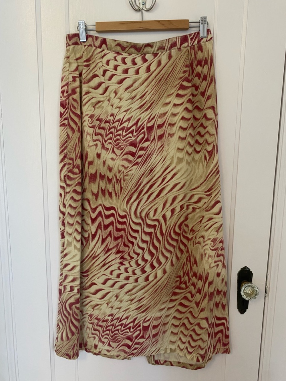 Vintage Beige and Red Wave-Print Maxi Skirt Cool Girl Vibe Back Slit Retro